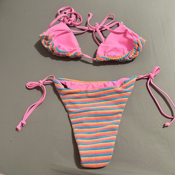 Bikini - Picture 2 of 2